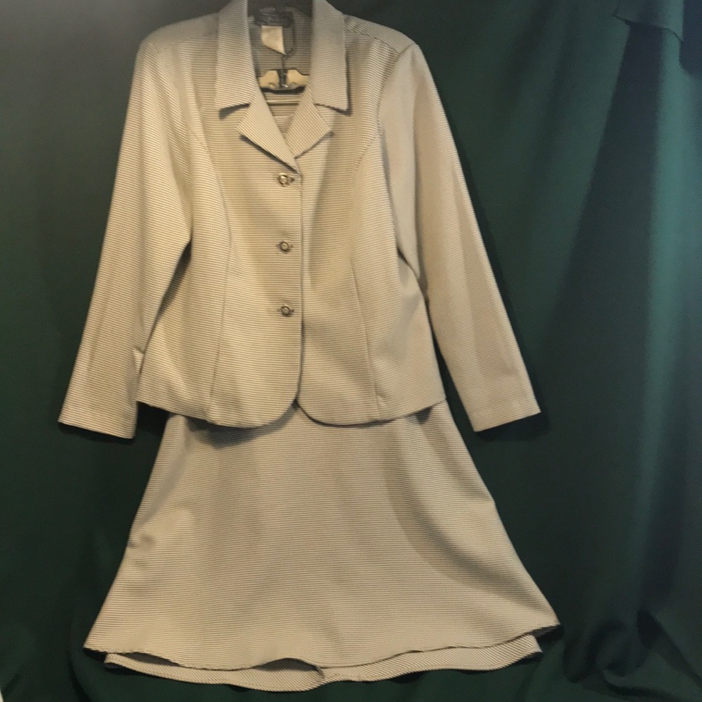 Willow Ridge Jacket and Skirt Set
